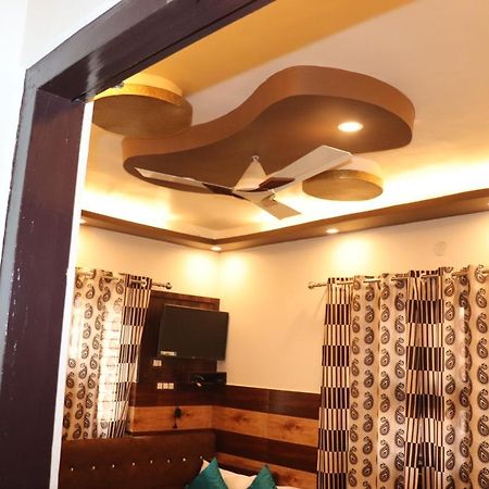 Hotel Famous Haridwār Esterno foto
