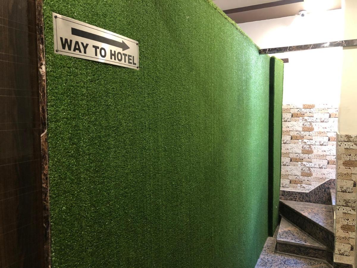 Hotel Famous Haridwār Esterno foto