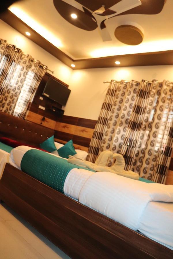 Hotel Famous Haridwār Esterno foto