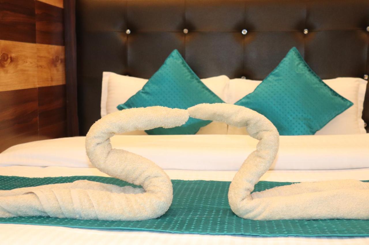 Hotel Famous Haridwār Esterno foto