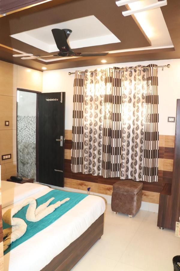 Hotel Famous Haridwār Esterno foto