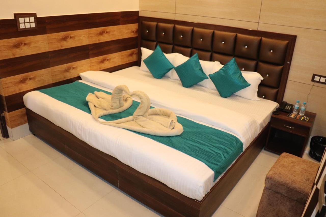 Hotel Famous Haridwār Esterno foto