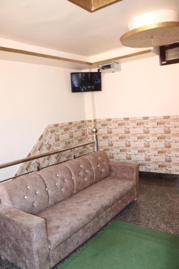 Hotel Famous Haridwār Esterno foto