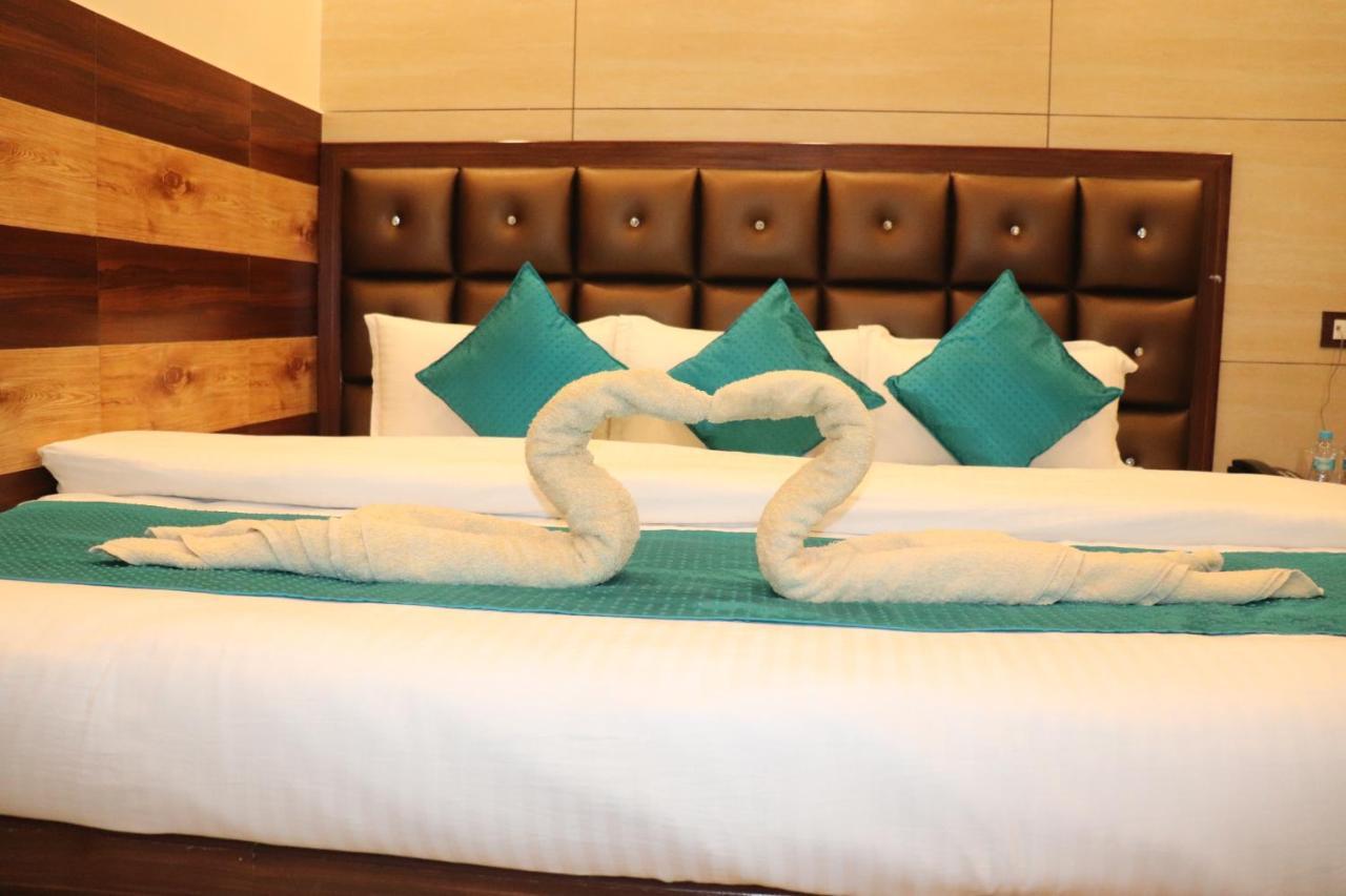 Hotel Famous Haridwār Esterno foto