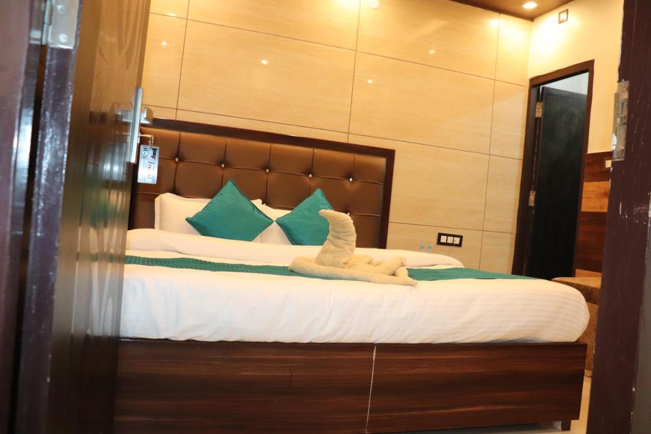 Hotel Famous Haridwār Esterno foto